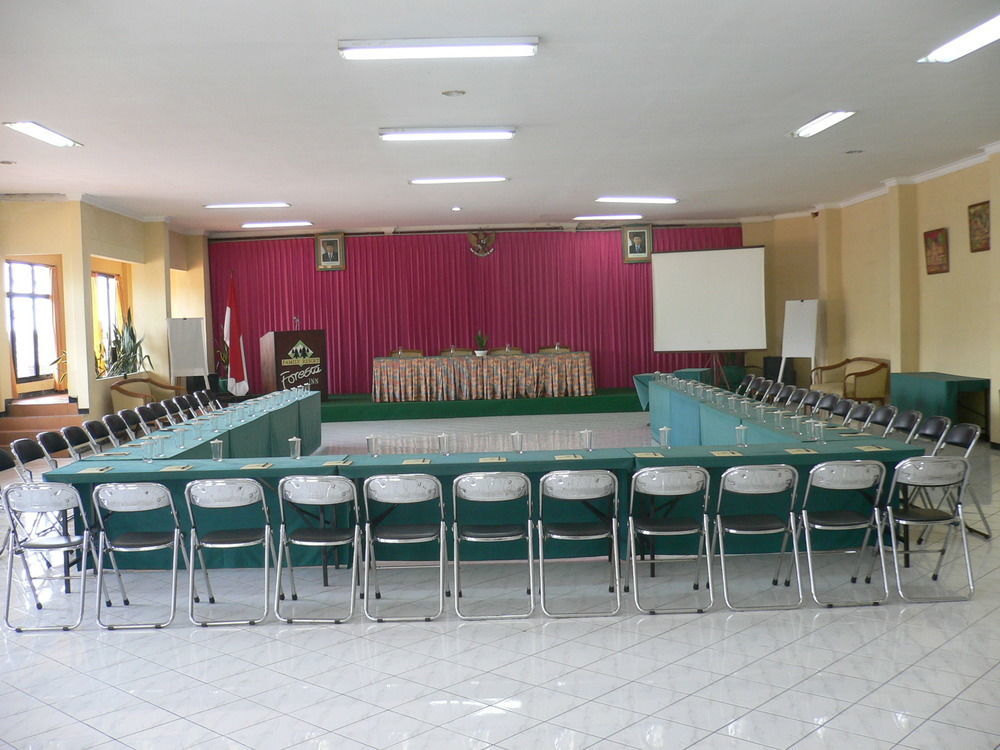 Foresta Inn Family Resort Prigen Ngoại thất bức ảnh