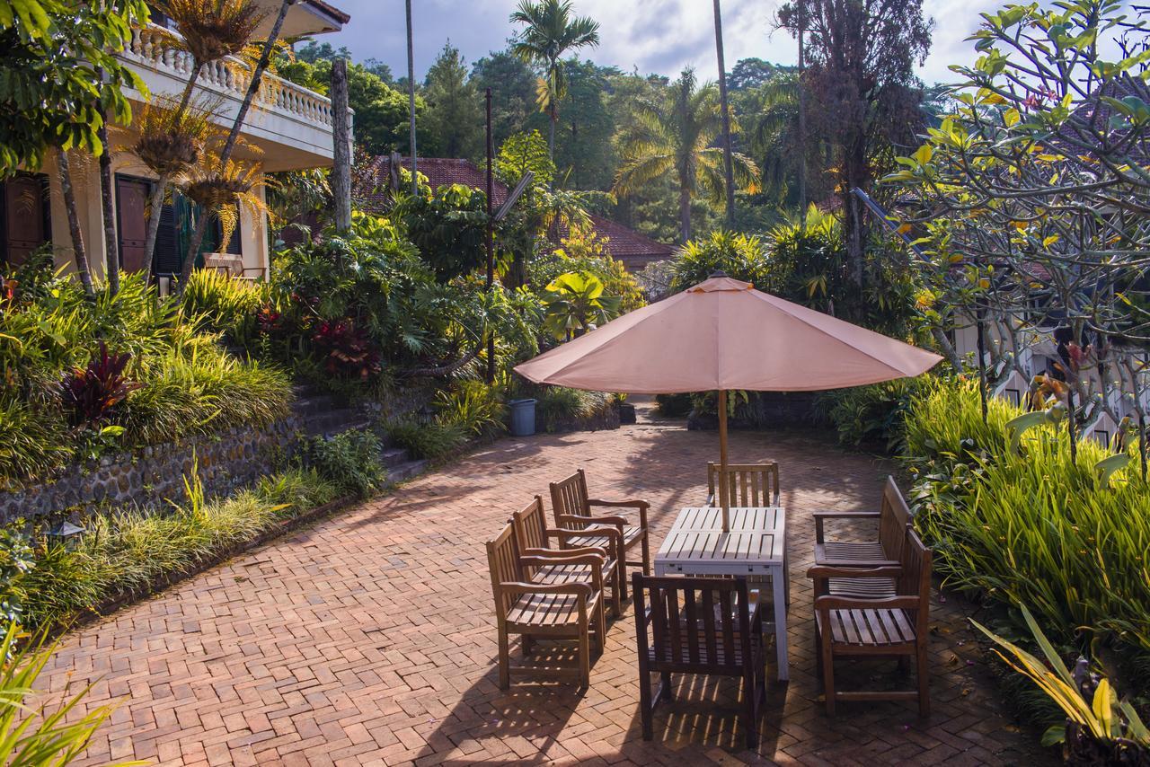 Foresta Inn Family Resort Prigen Ngoại thất bức ảnh