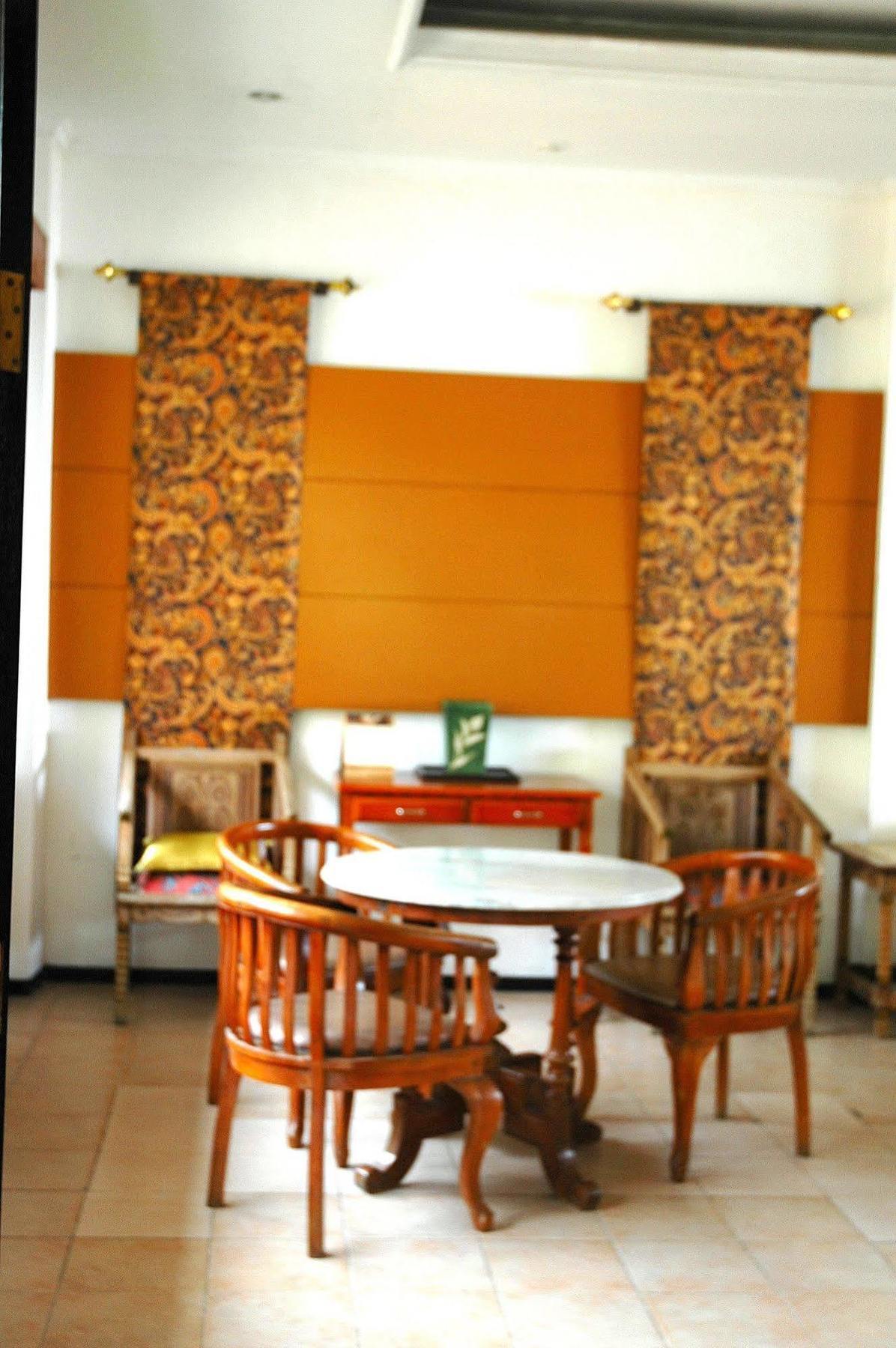 Foresta Inn Family Resort Prigen Ngoại thất bức ảnh